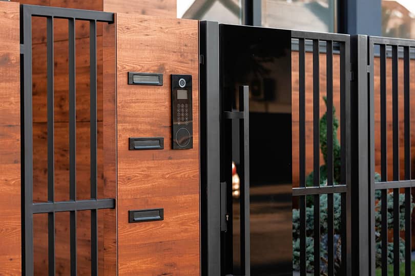 Access gate with electronic entry keypad